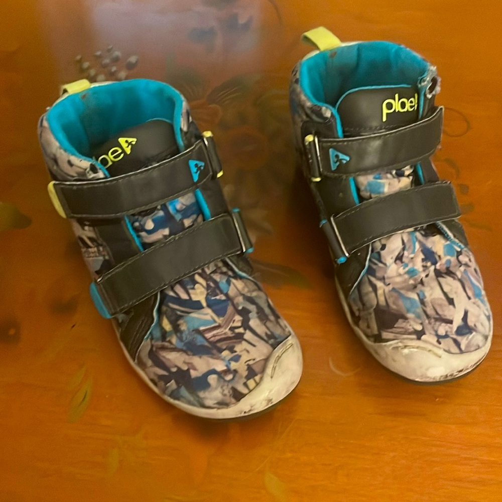 Plae sneakers toddler size 10